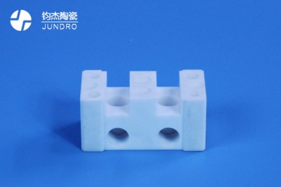 如何選擇氧化鋁陶瓷結(jié)構件加工廠