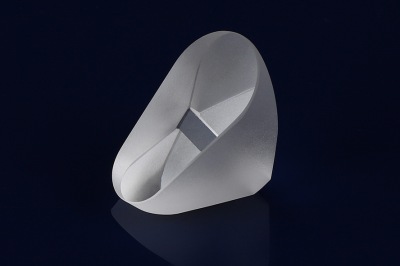 藍(lán)寶石玻璃與其他玻璃材料的區(qū)別？